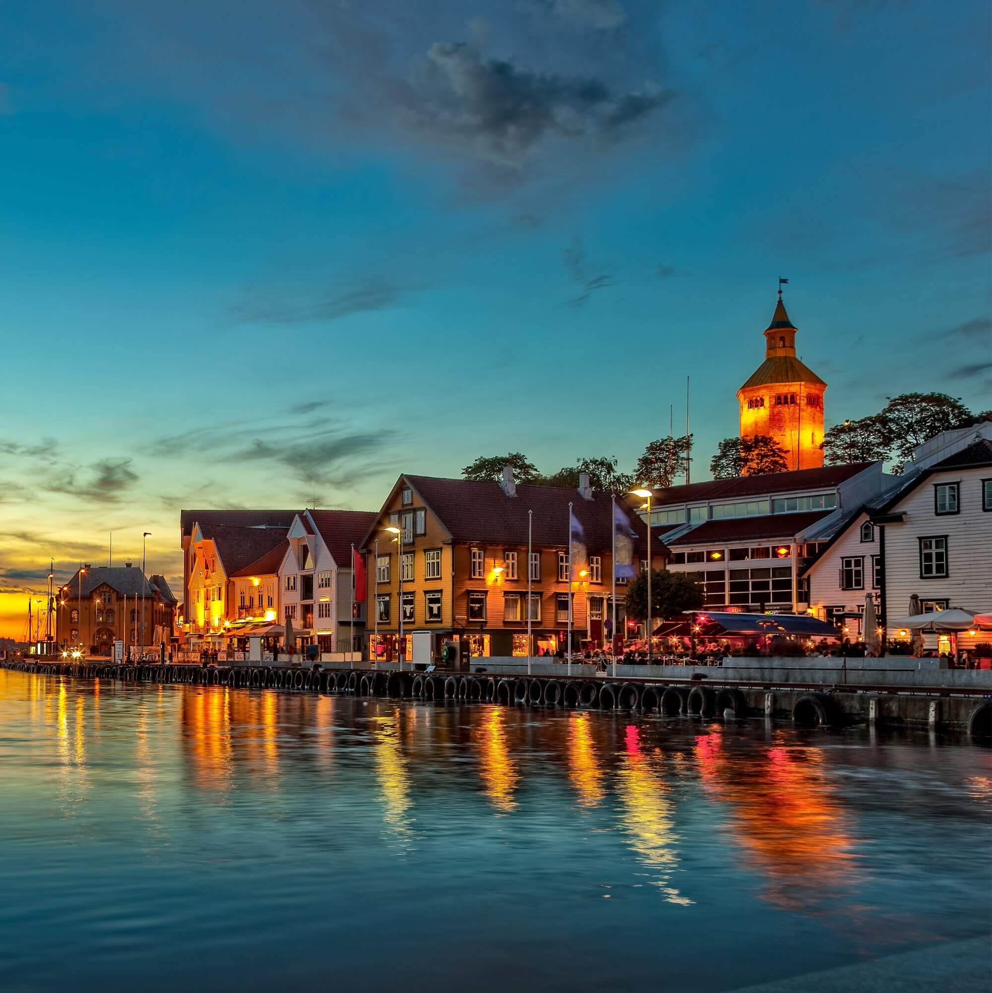 Muelle de Stavanger al atardecer