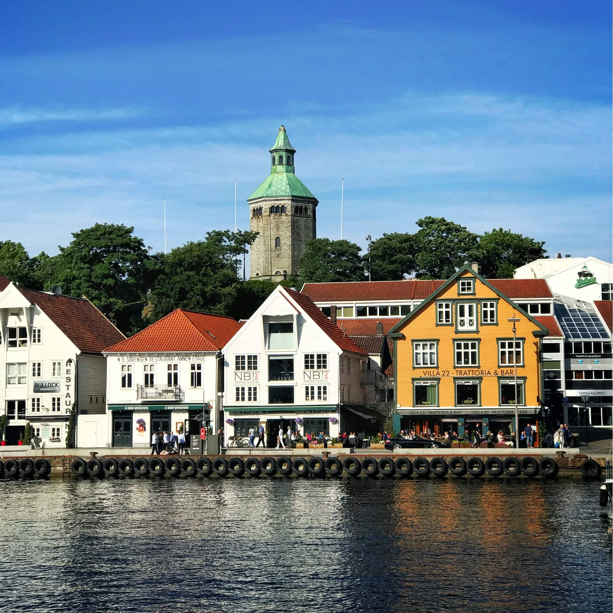 Die Seebrücke von Stavanger im Sommer